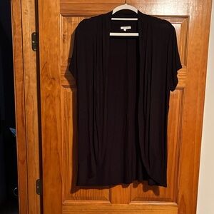 🎄NEW LOWER PRICE🎄~ 
Maurices Black Open-Front Tunic